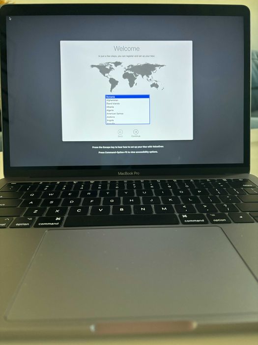 Macbook Pro 13 inch 2017, 2.3 Ghz i5, 8GB RAM, 128GB ssd