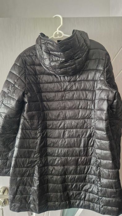 Продавам дамско зимно яке.