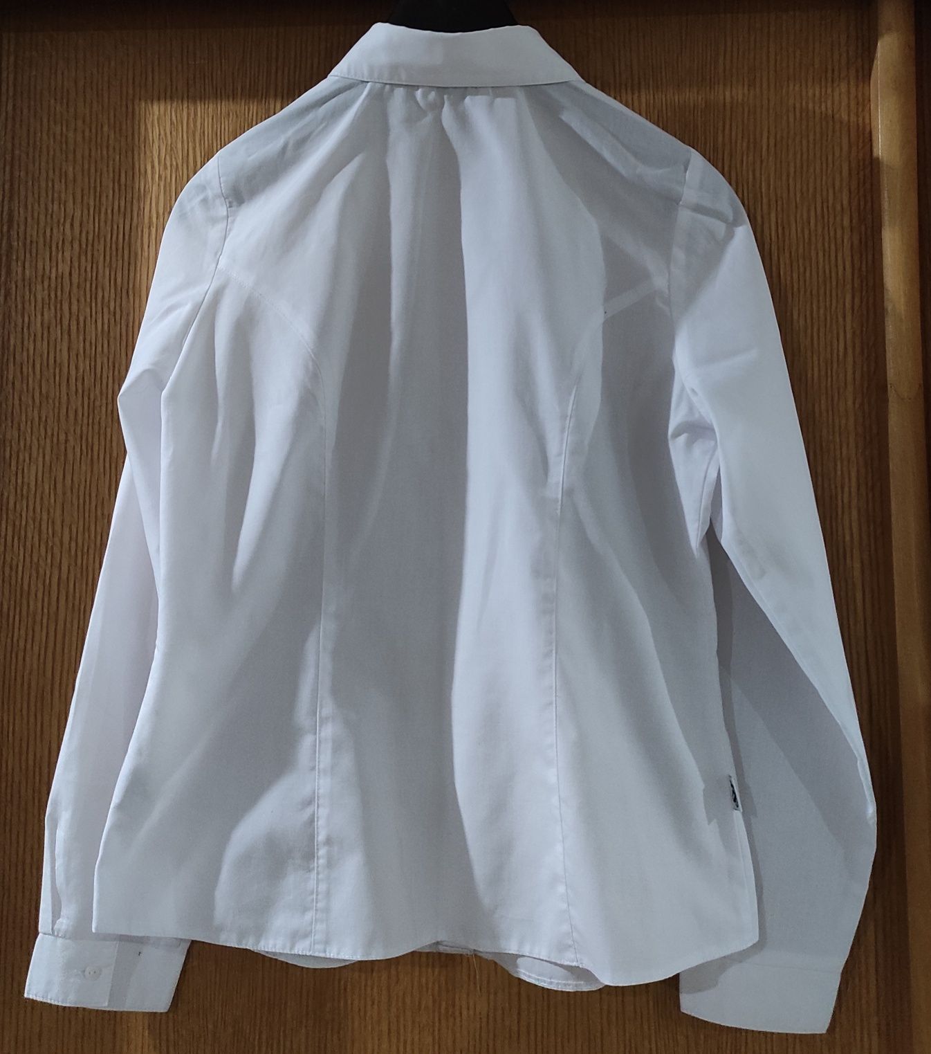 Продам школьную белую блузку на девочку, рост 152-158 см