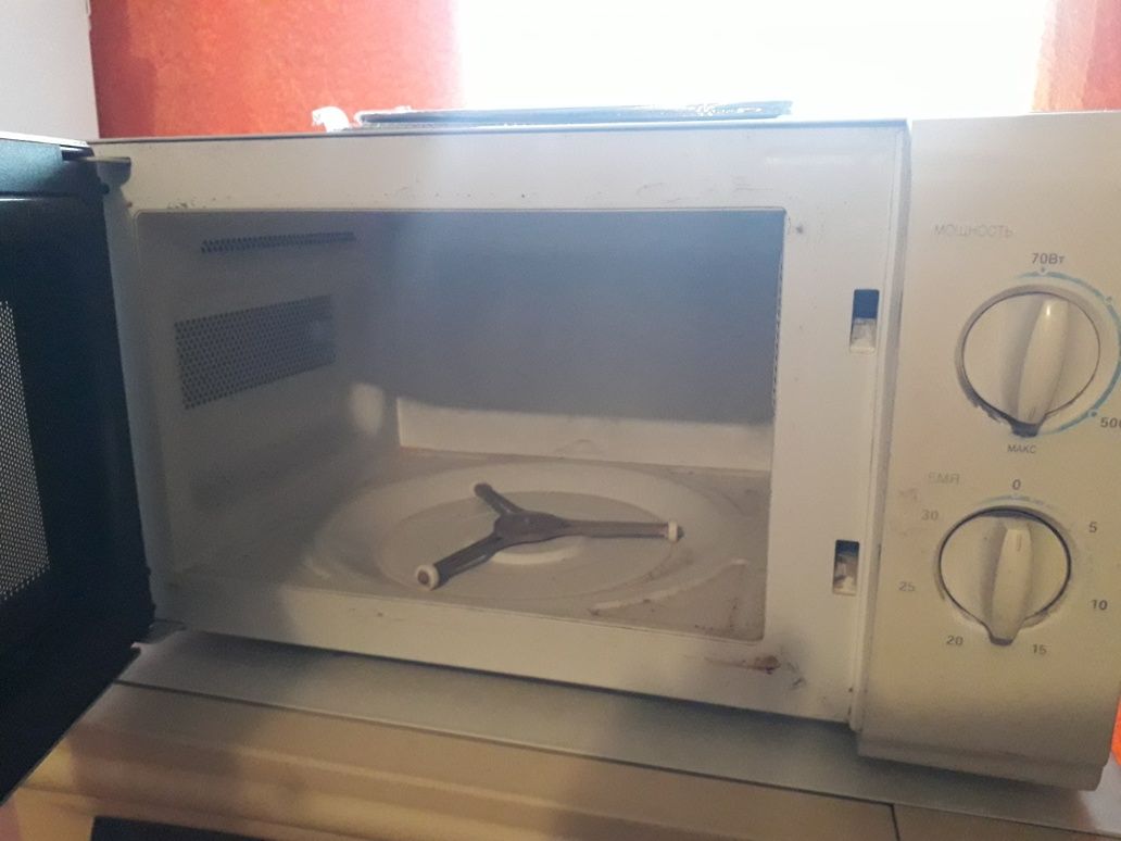 Микроволновку продам