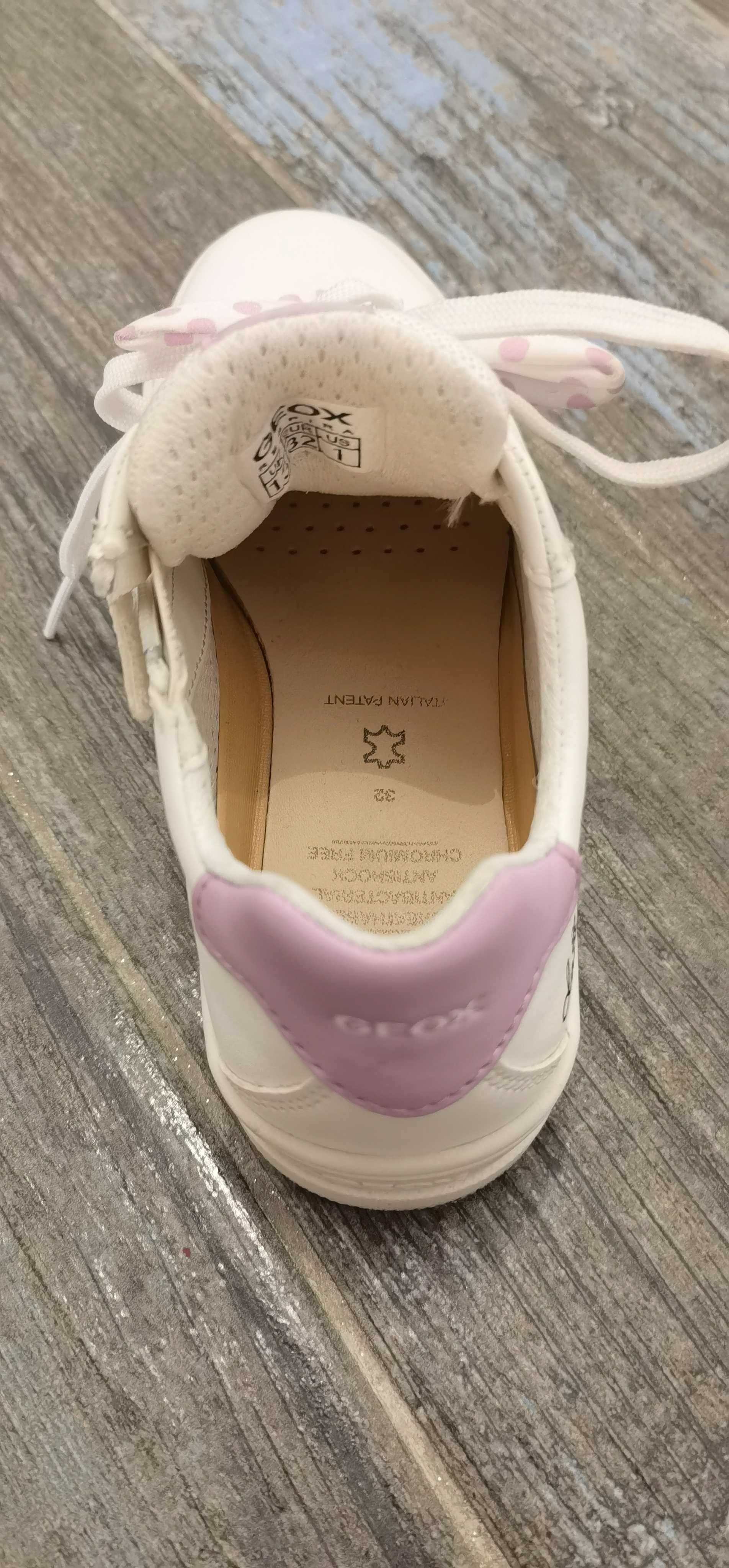Adidași Geox colab cu Disney și o pereche simplă Disney