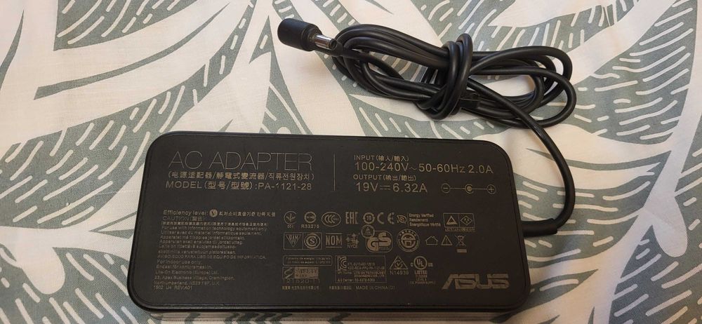 ASUS incarcator 19V-6.32A model cu pin central  PA-1121-28