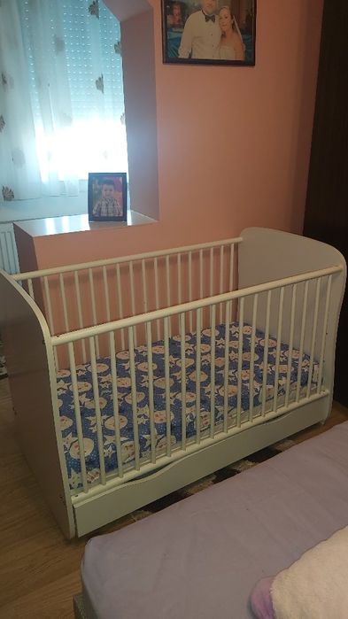 Vând pătuț bebeluș!