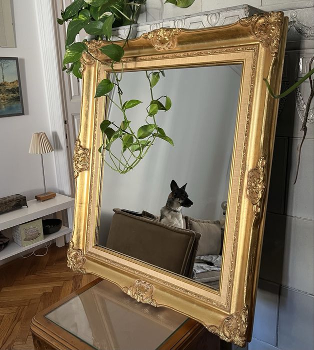 Oglinda mare cu rama masiva din lemn