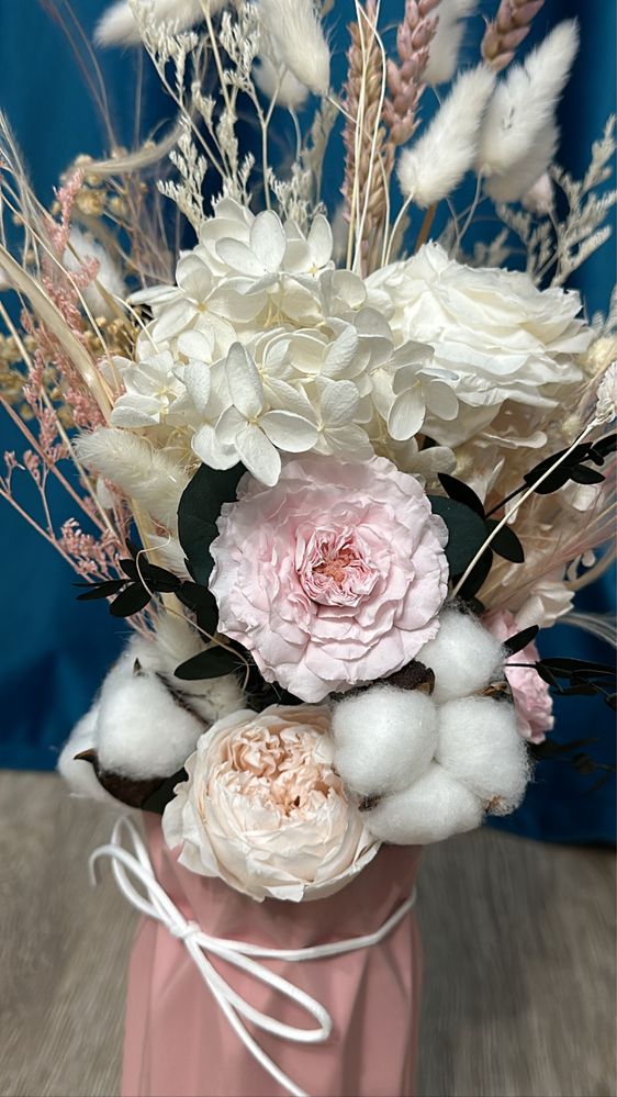 Стабилизированные цветы с вазой
