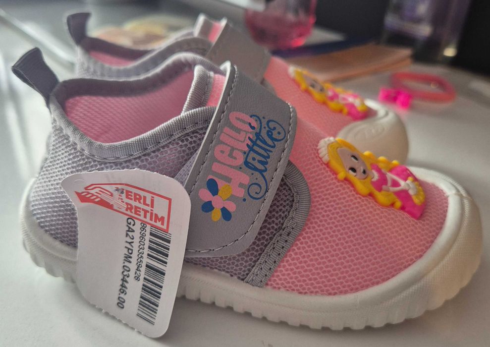 Детски пантофи нови