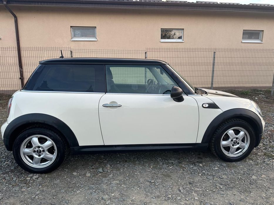 Vând Mini Cooper 1.6