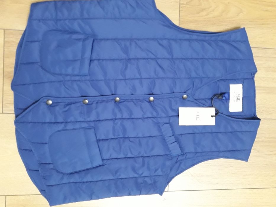 Vesta barbati S Mango, Bershka