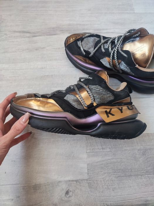 Дамски черни маратонки