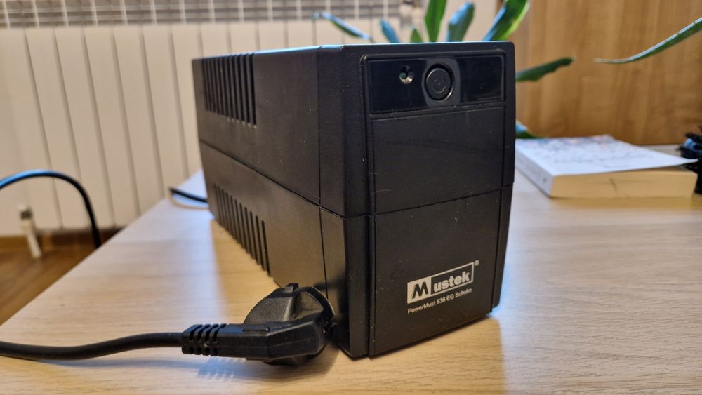 Unitate UPS, 360W, acumulator nou