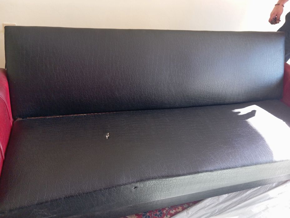 Диван за хол,2броя фотьойли и две табуретки с колелца