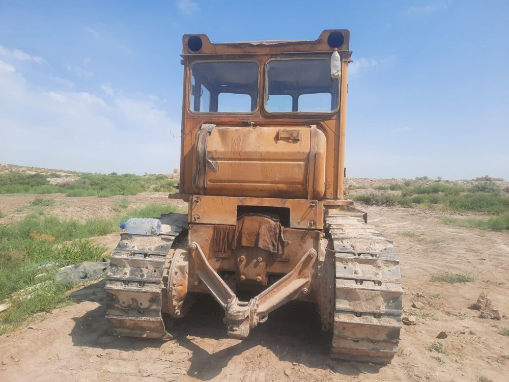 Traktir  T130 Buldzer