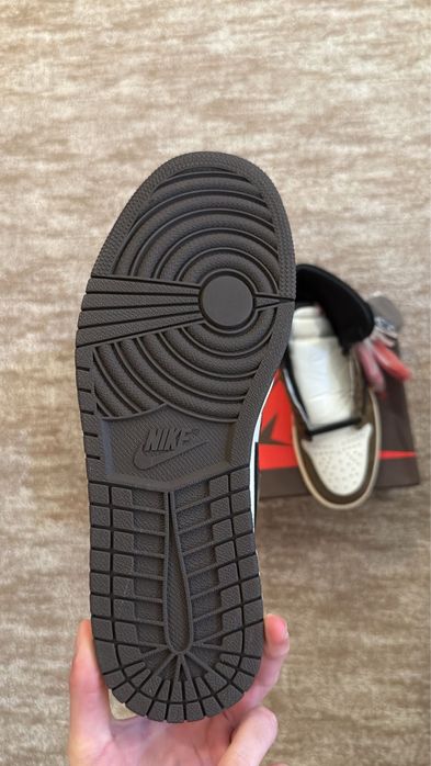Jordan 1 Travis Scott