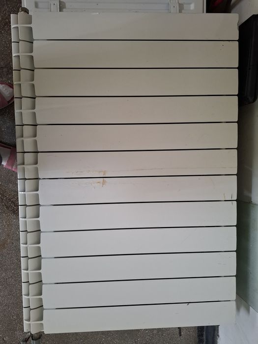 Vând 2calorifere din tabla și 3 din fonta