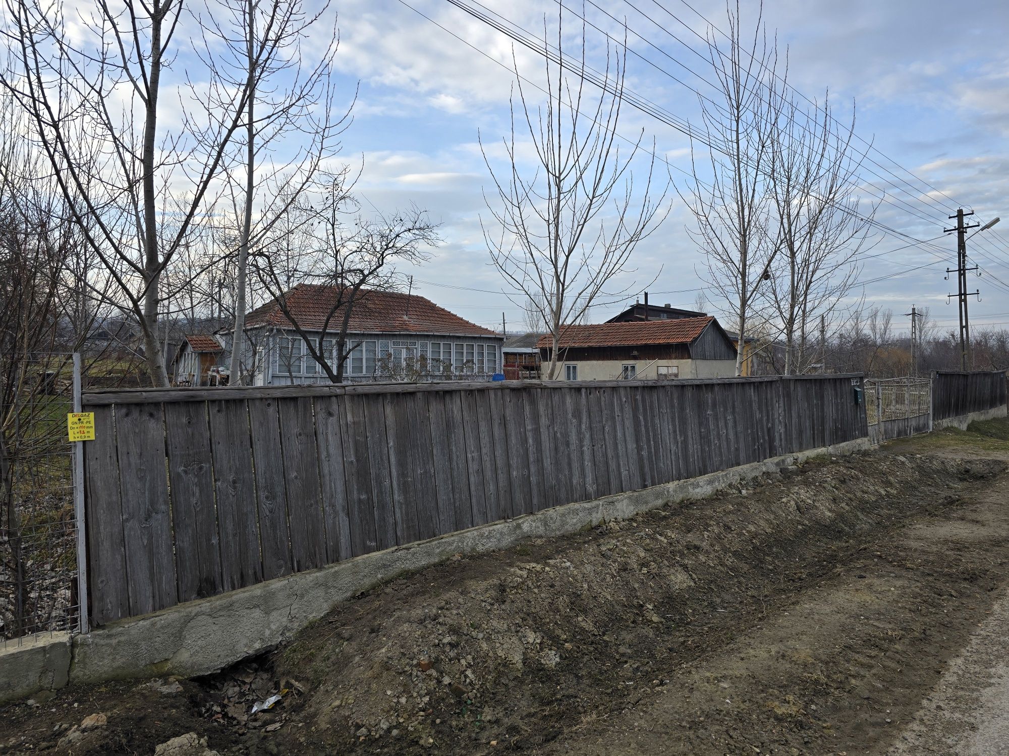 Teren cu casă batraneasca