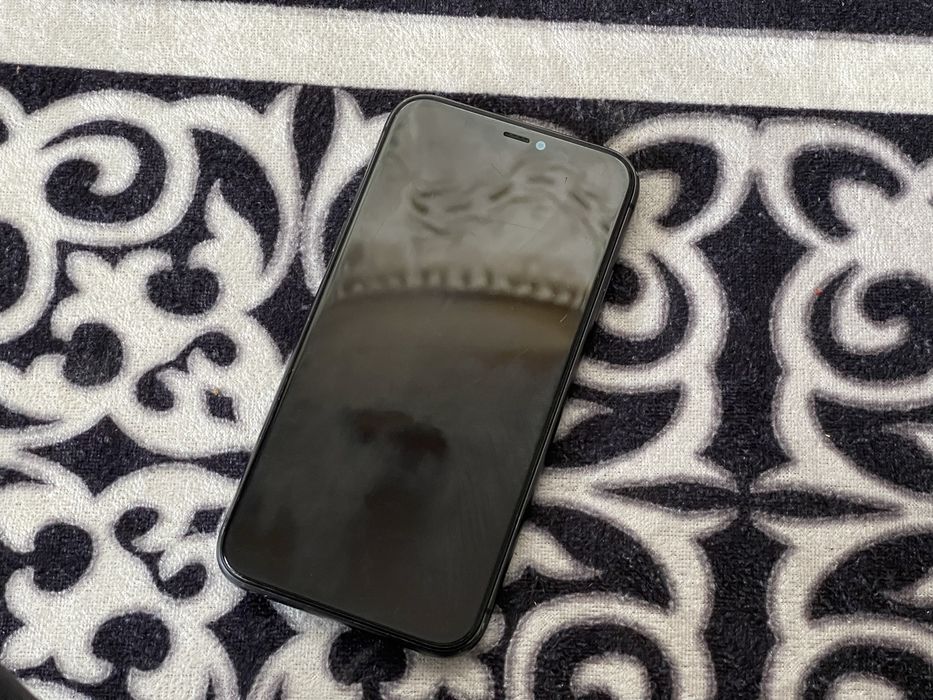 Vând iPhone 11 Black 64 Gb