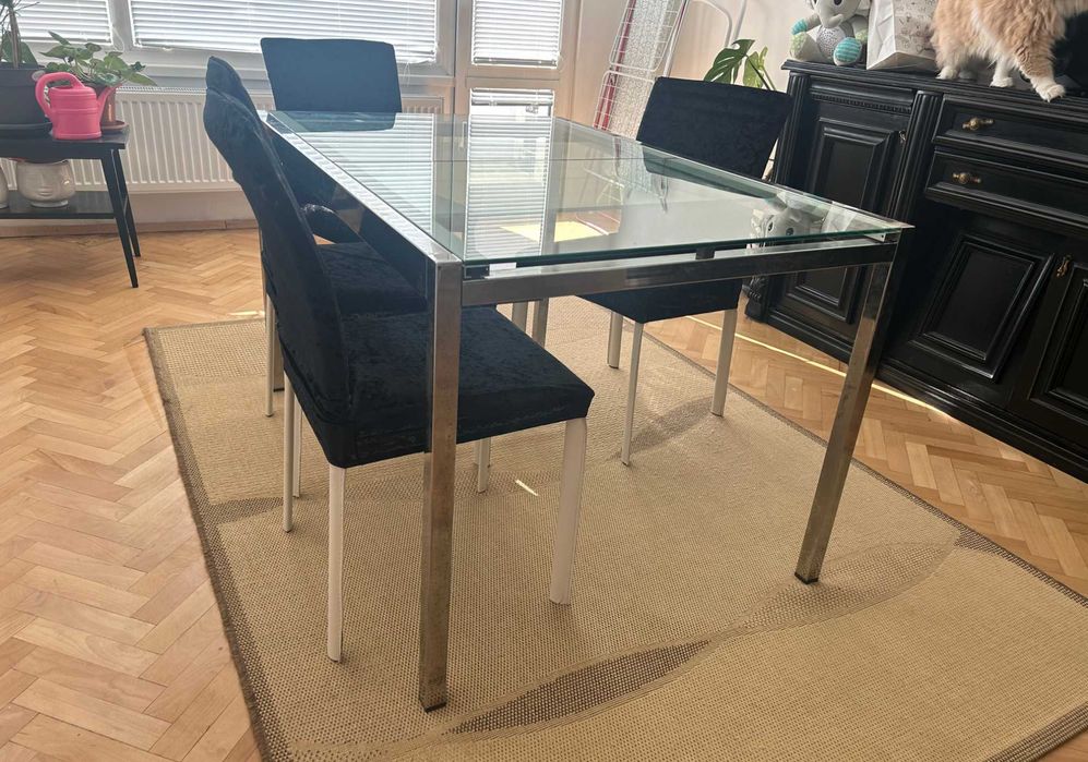 Стъклена разтегателна трапезарна маса