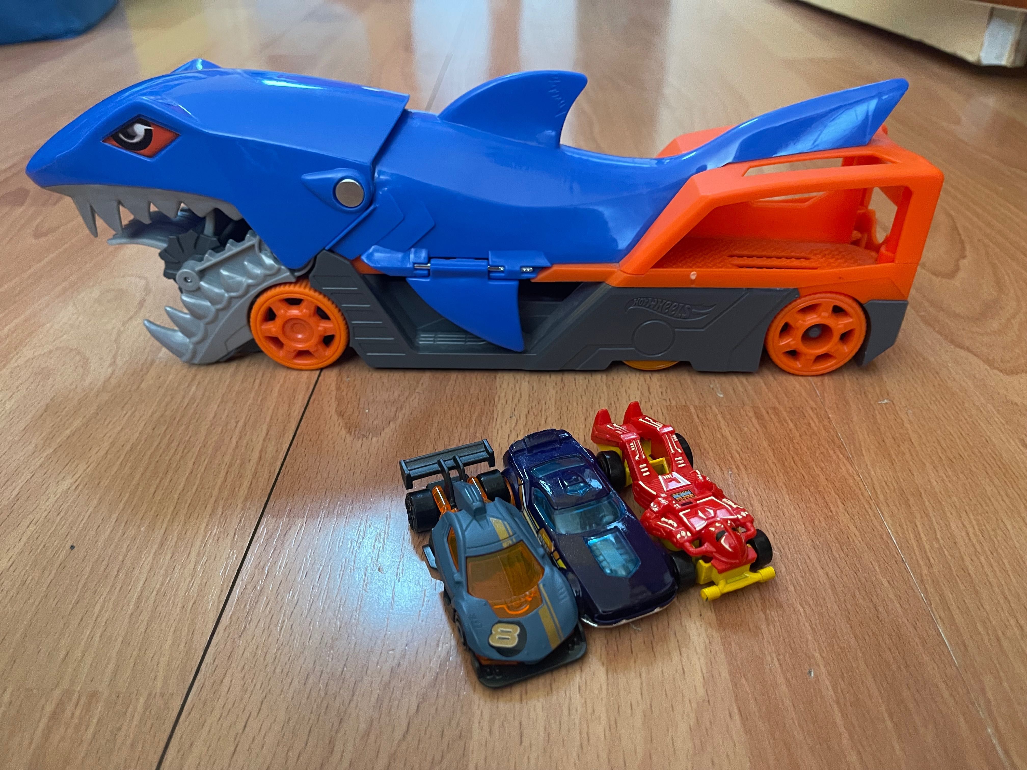 Играчка Hotwheels shark transporter-3 броя колички
