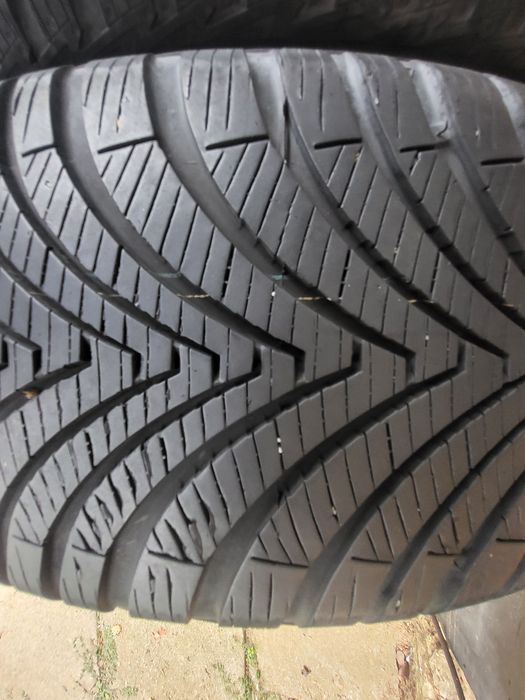 2бр 215/50/17 гумите са много запазени 23г