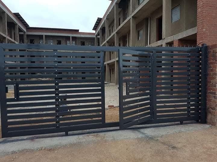 Poarta debitată la laser