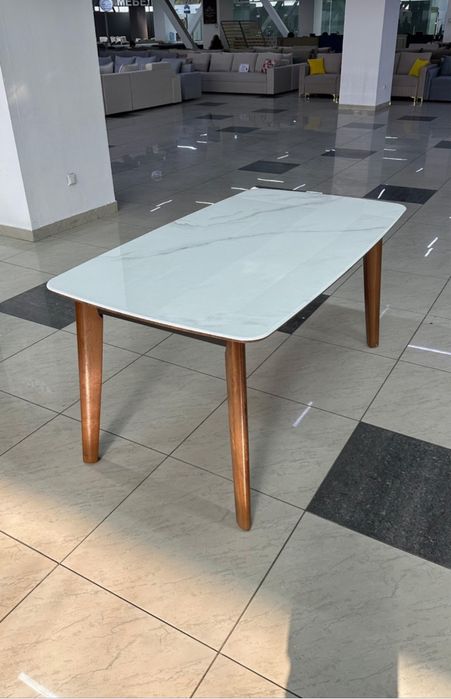 Столы и стулья   В зал и в кухню