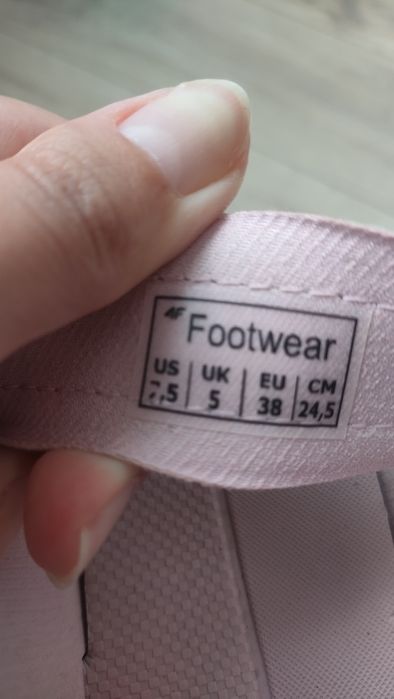 Спортни розови сандали