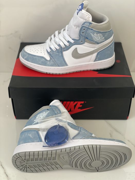 Air Jordan 1 Retro High Hyper Royal Smoke Grey Blue