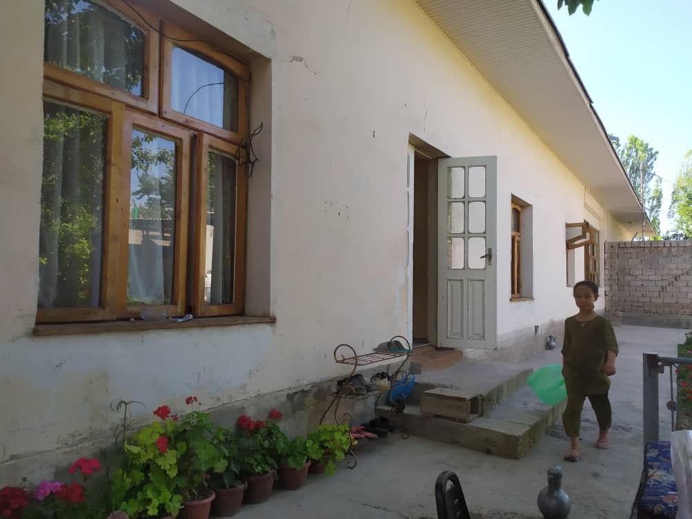 Uy hovli sotiladi toshkent.yangiyol