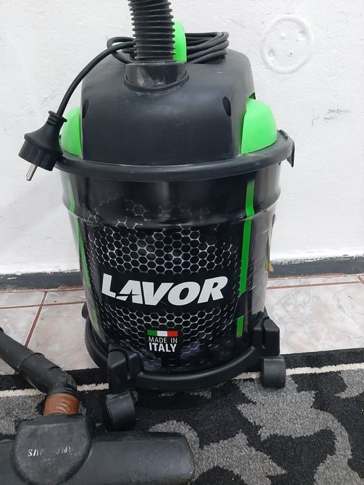 Vând aspirator Lavoro second-hand