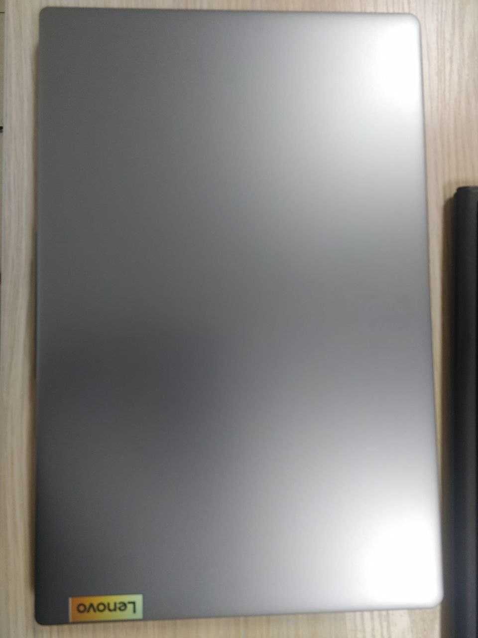 Lenovo IdeaPad Slim 3 15IAH8 Intel® Core™ i5-12450H