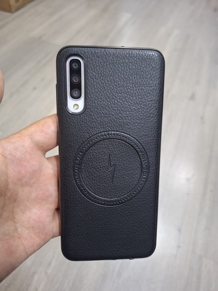 Samsung Galaxy A50 4/64GB usulenniy batareyka qo'yilgan dual sim