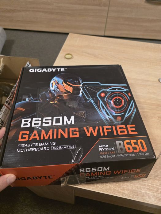 Placa de Baza Gigabite B650M Gaming WI-FI 6E