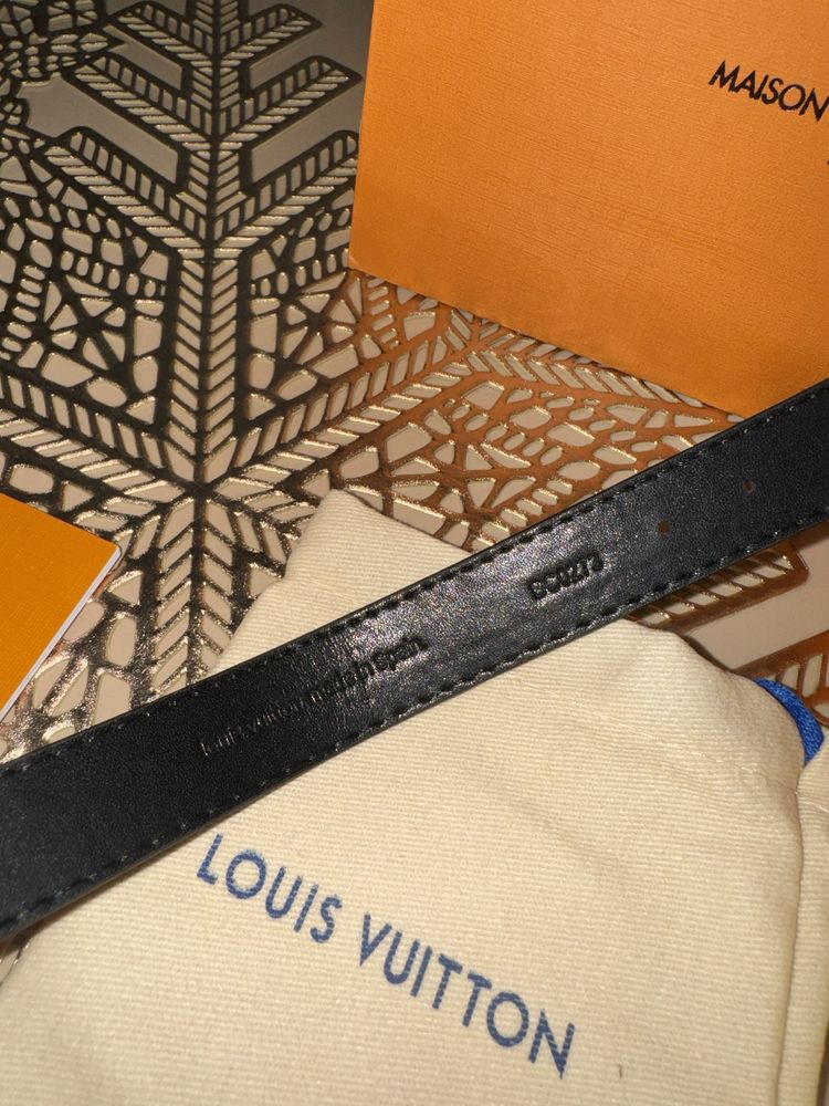 Bratara Louis Vuitton, neagra cu sigla argintie