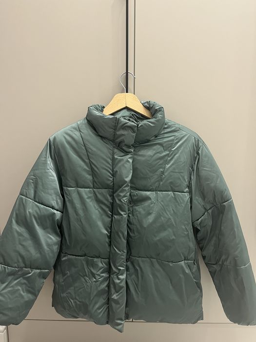 Куртка ZARA 152 (11–12 лет) — недорого, есть небольшой дефек