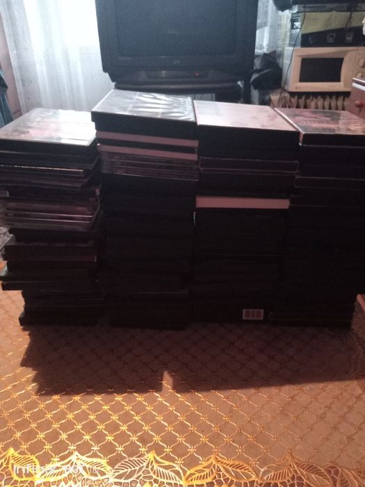 Много двд дисков бу в отличном состоянии.