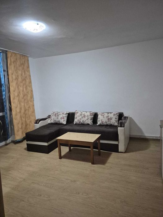 Apartament 2 camere de închiriat.