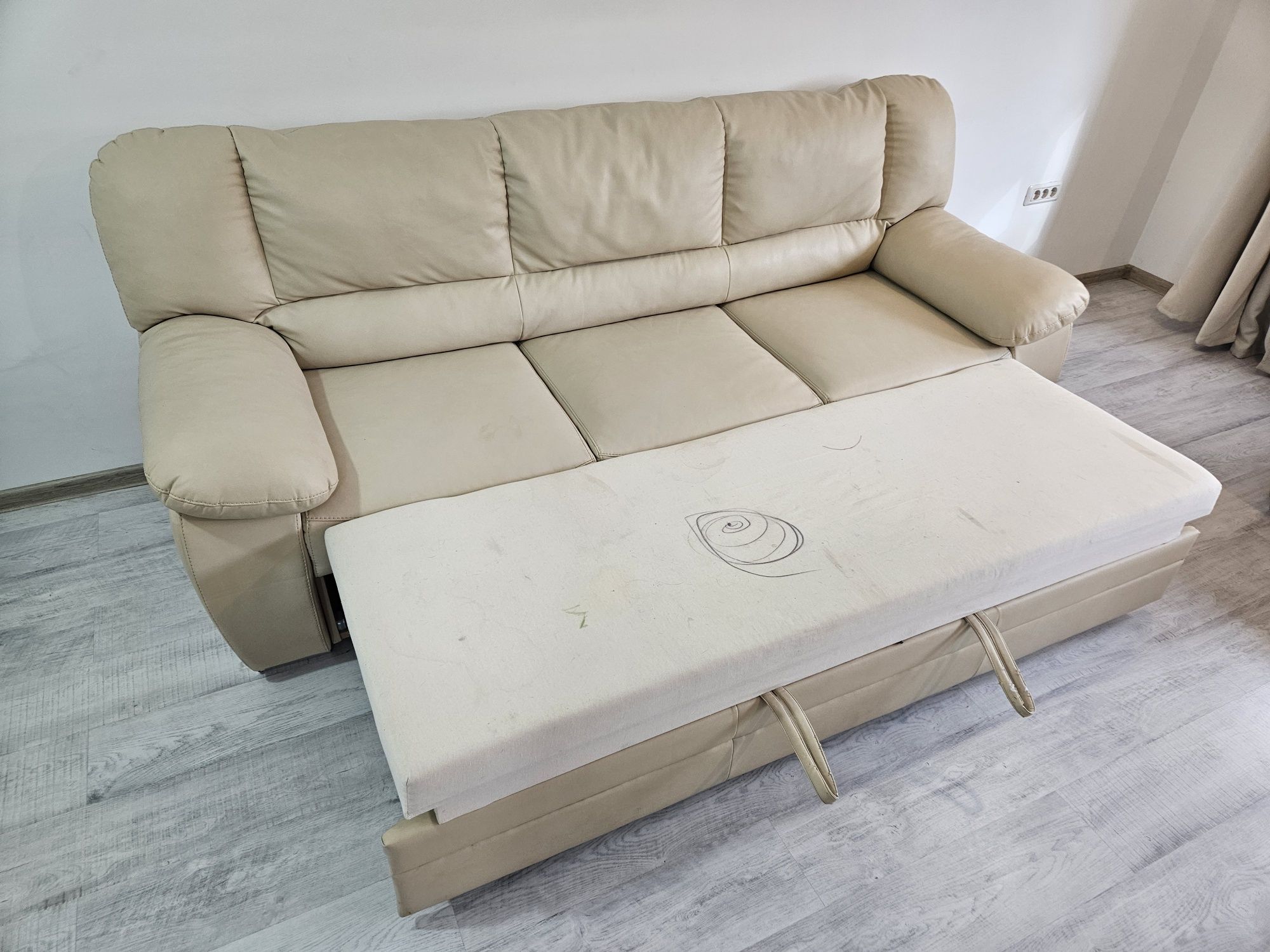 Canapea extensibila 3 locuri
