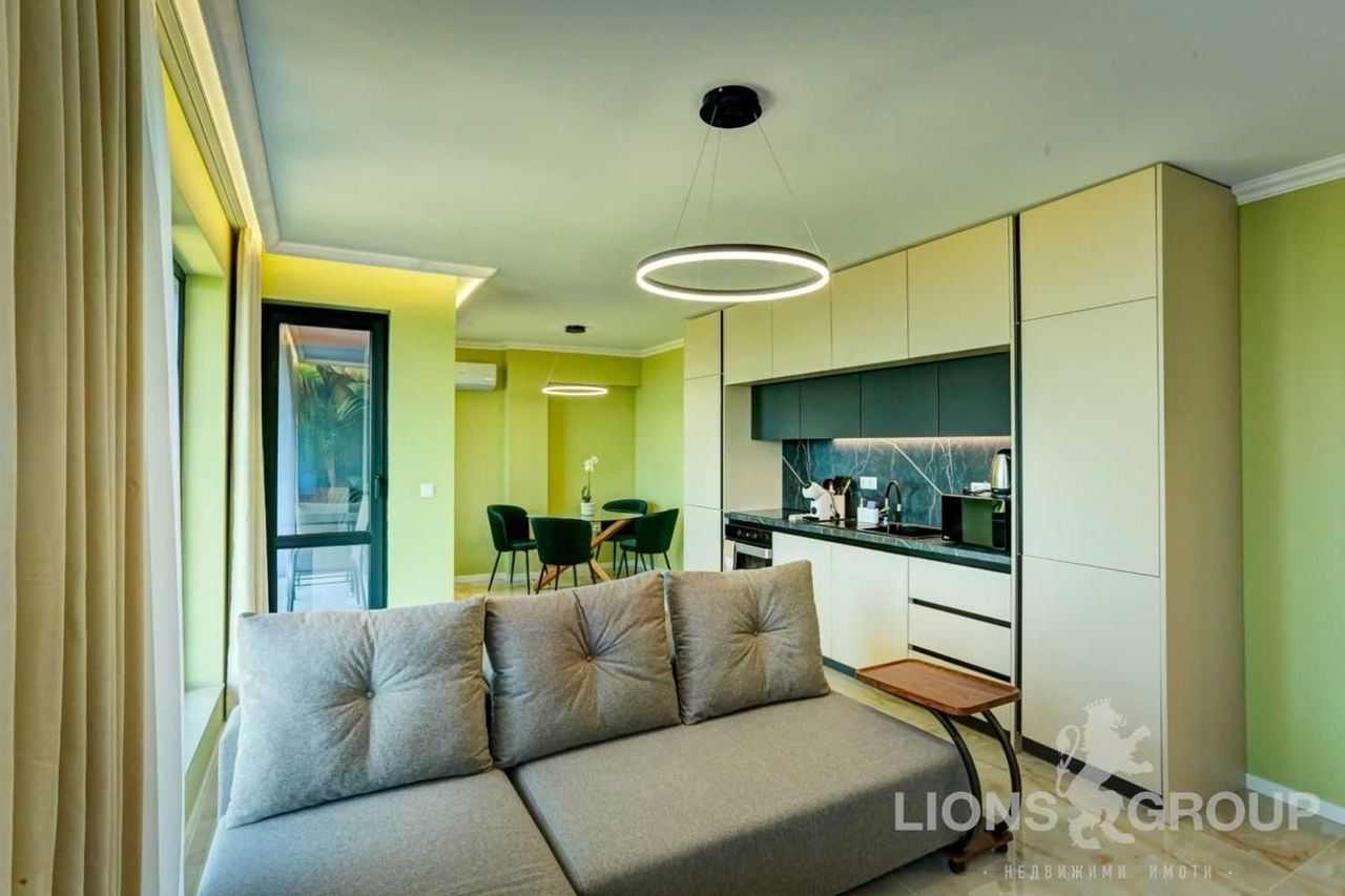 Дава се под наем Тристаен апартамент в Варна, Галата - 110 кв.м за 969 € - Снимка #1