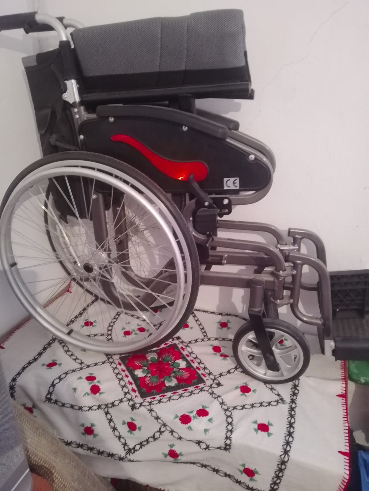 Cărucior persoane cu dizabilități