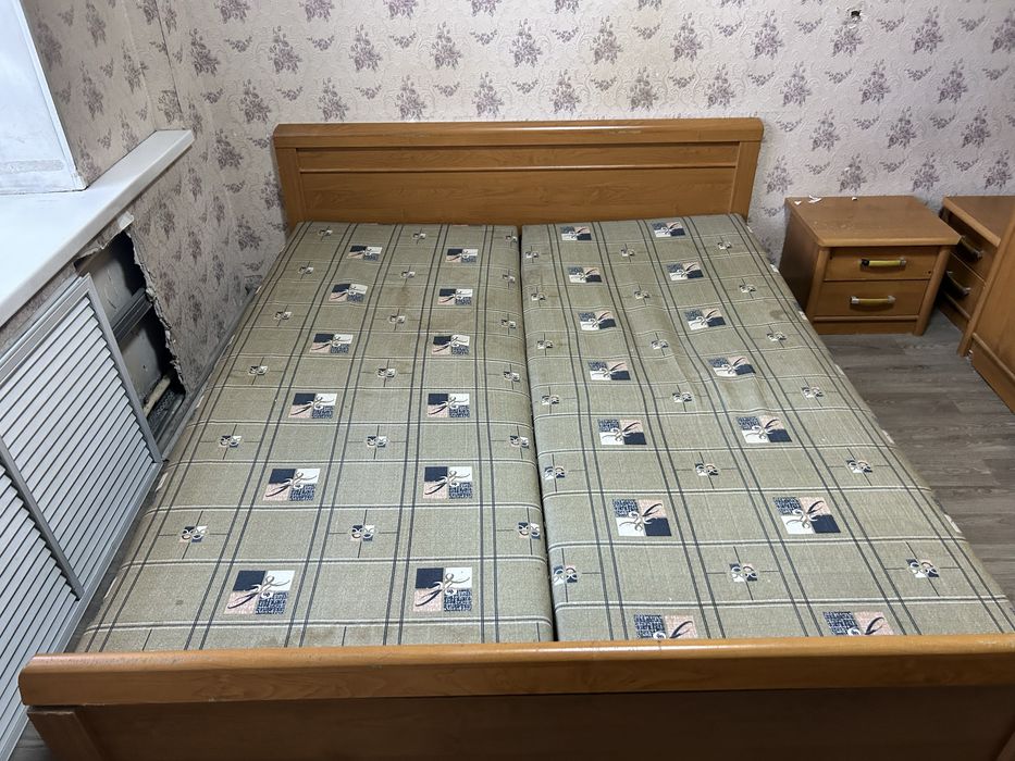 Кровать с матрасом