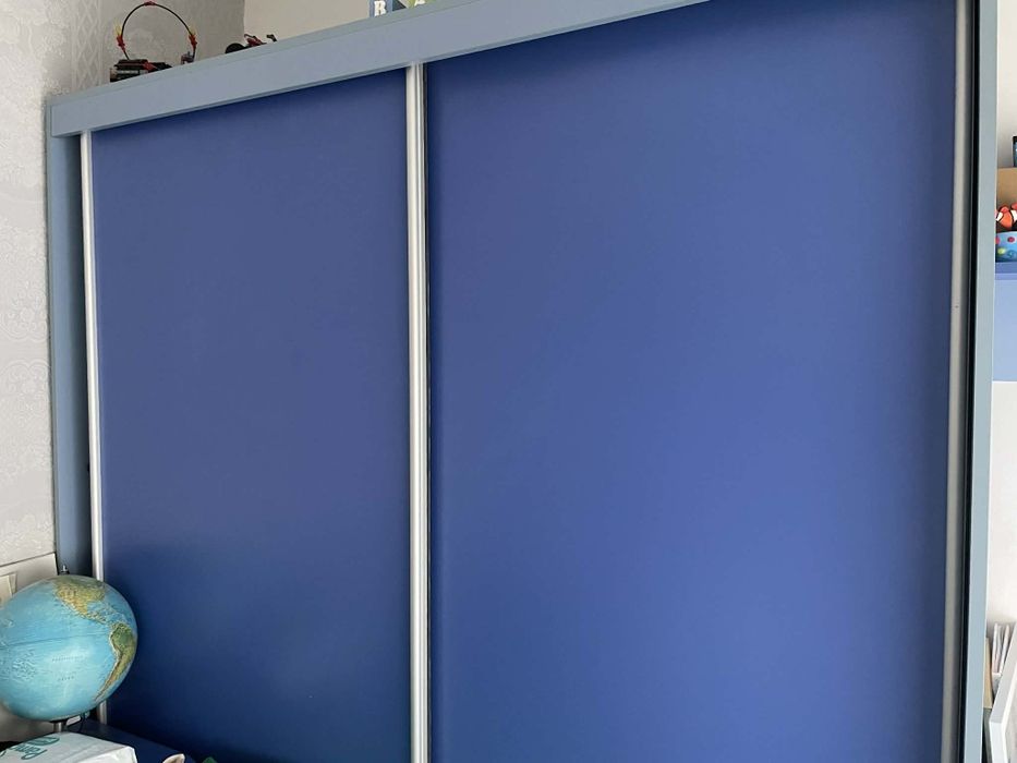 Гардероб със скрин