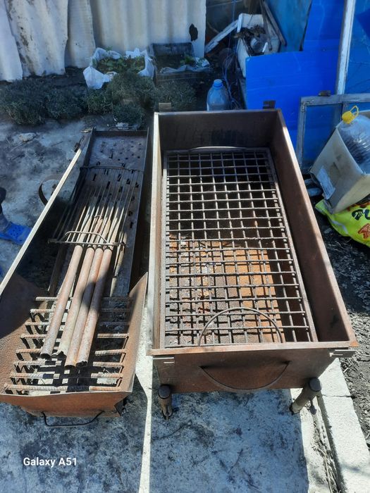 Продам большой мангал на высоких ножках