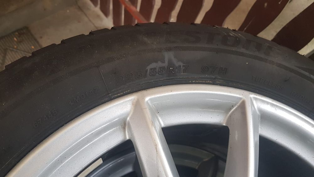 Vand set roti 225 55 r17 marca bmw, de iarna