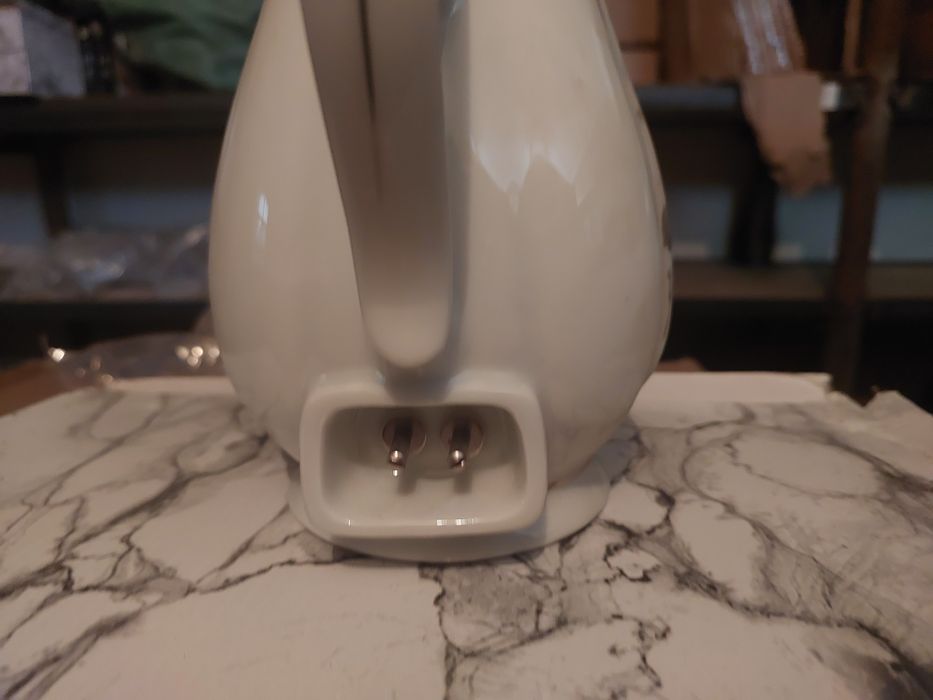 Фарфоровой Чайник с кипчтильнеком