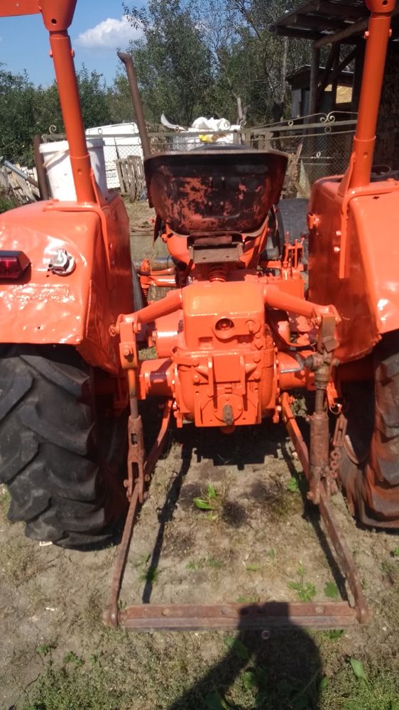 Vand tractor 445 cu motor in 3 pistoane