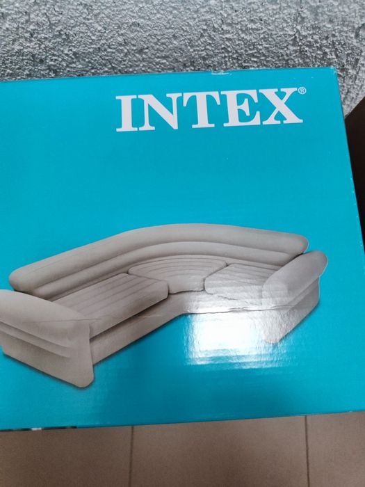 Надуваем диван Intex. Като нов.