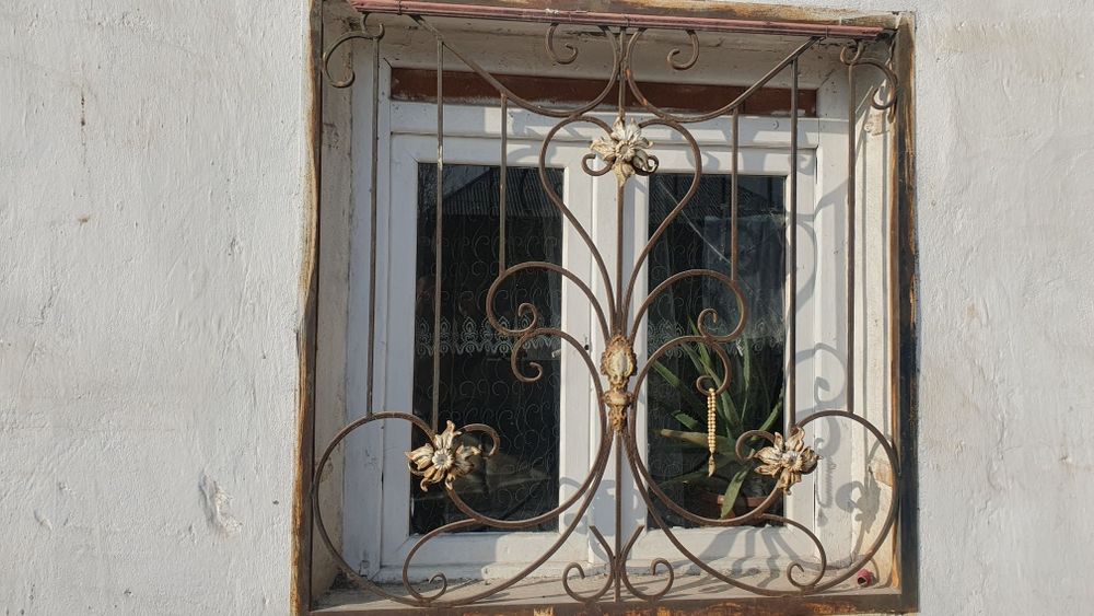 Решетка сотилади