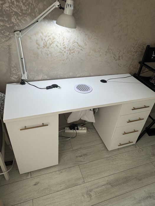 Vand masa manichiura cu aspirator incorporat