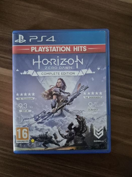 Vând consolă PS4 Pro 1TB + 7 jocuri