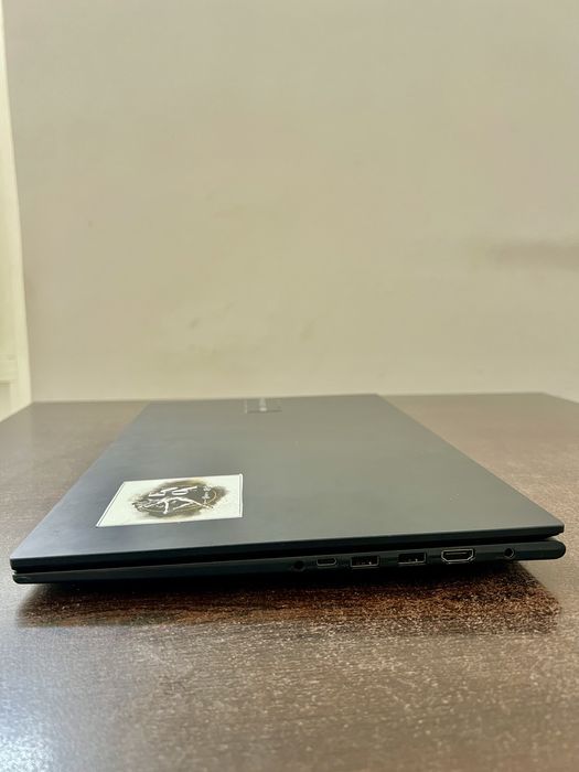 Laptop Asus Vivobook 17 X1704VA-i7/ 16 GB RAM -1 TB SSD